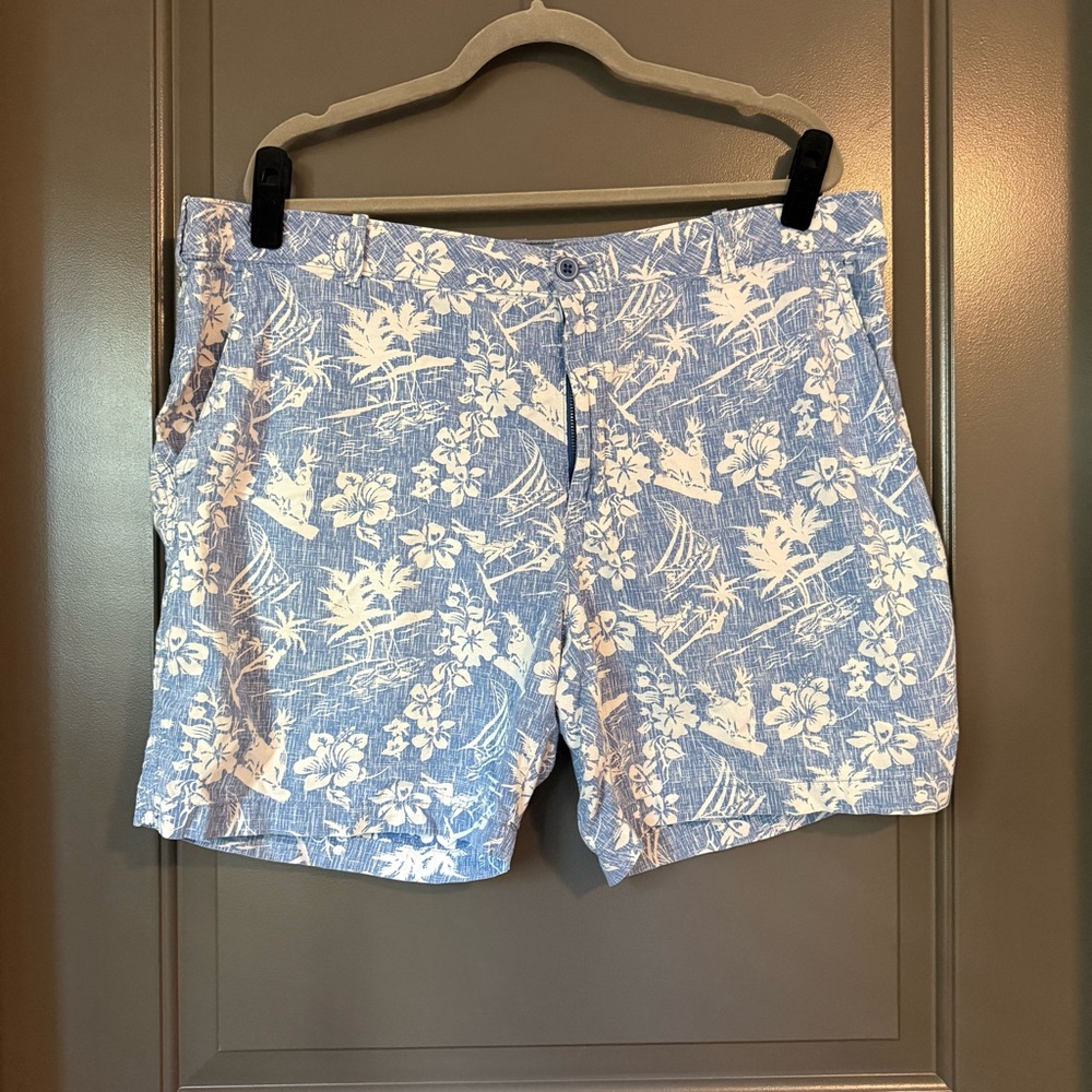 Izod Saltwater Blue and White Floral Shorts- size 40w 7in inseam - 100% cotton